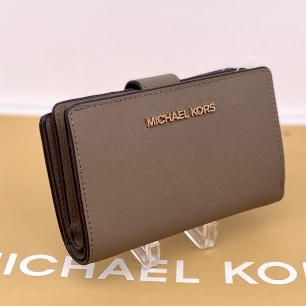 Michael Kors Medium Bifold Corner Zip Wallet